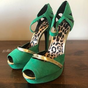 Scene by Shoe Dazzle Green Leopard Heels